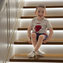 Подсветка лестницы LED лентой